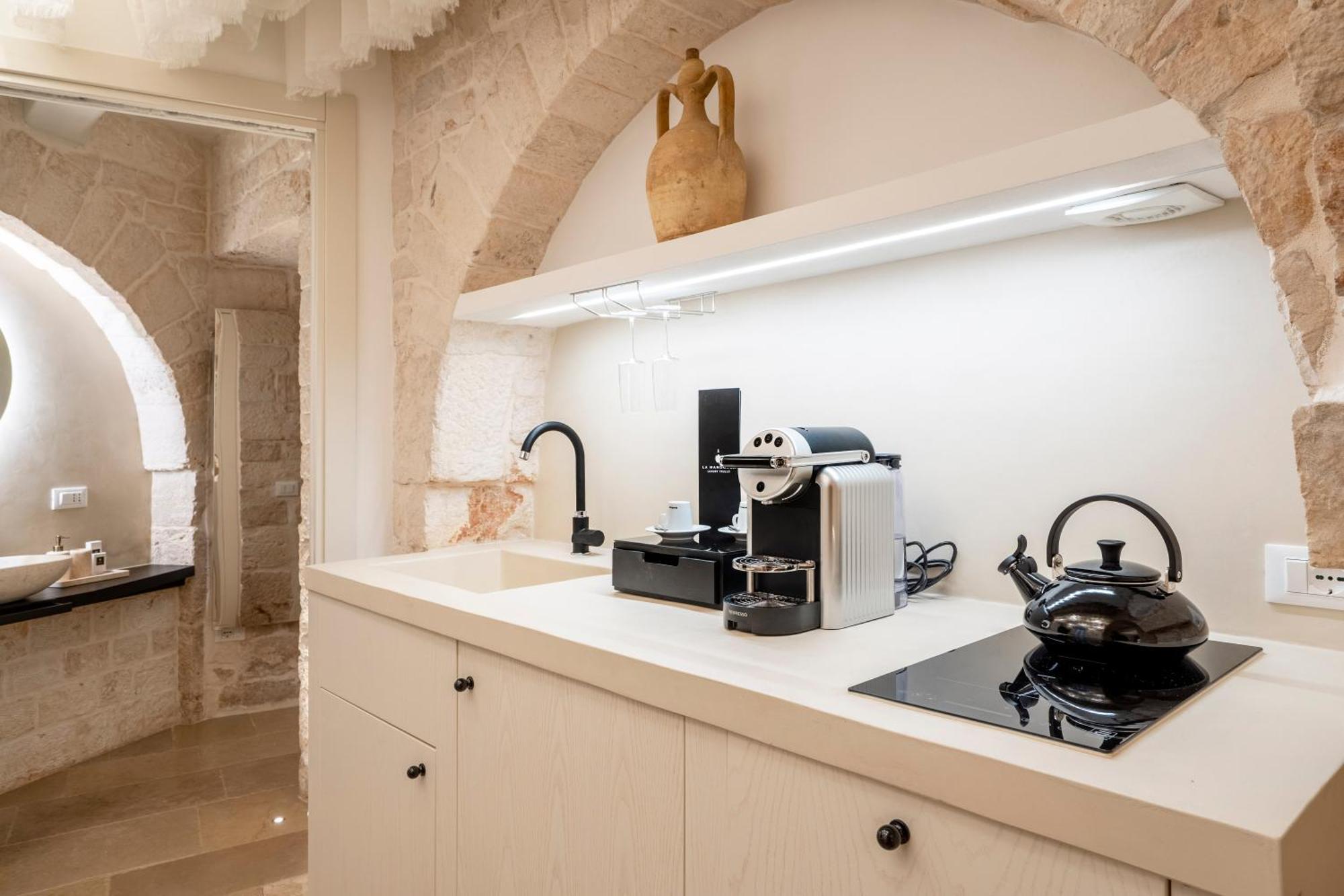 La Mandorla Luxury Trullo Bed & Breakfast Alberobello Exterior photo